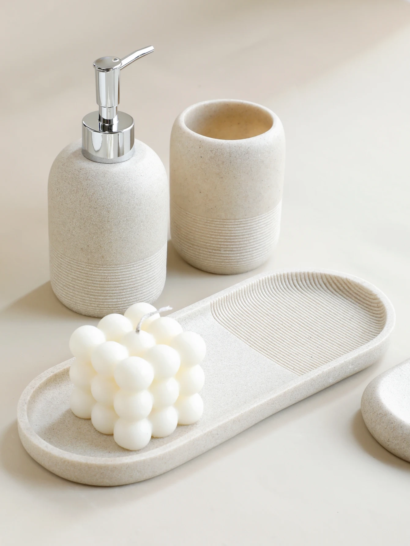 5-Piece Resin Bathroom Essentials Set - Image 3