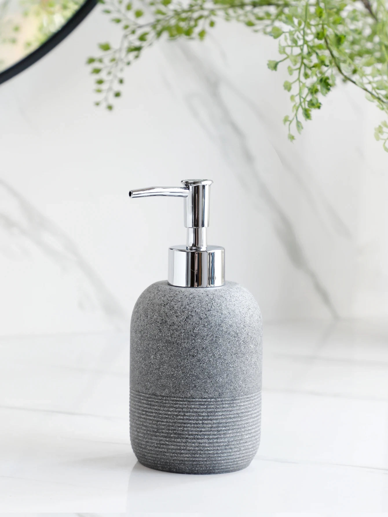 5-Piece Resin Bathroom Essentials Set - Image 6