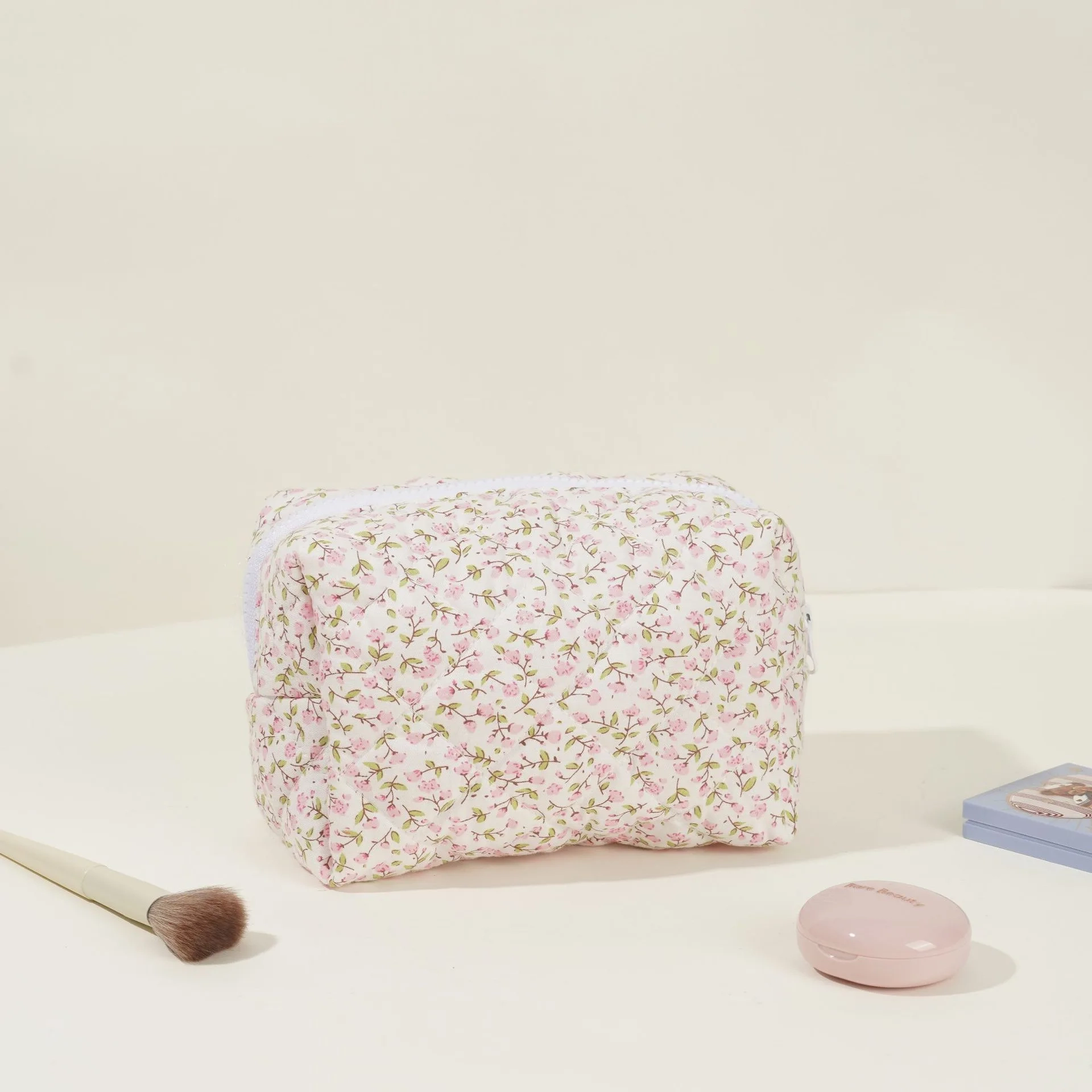 Quilted Floral Large Capacity Toiletry Bag - Image 5