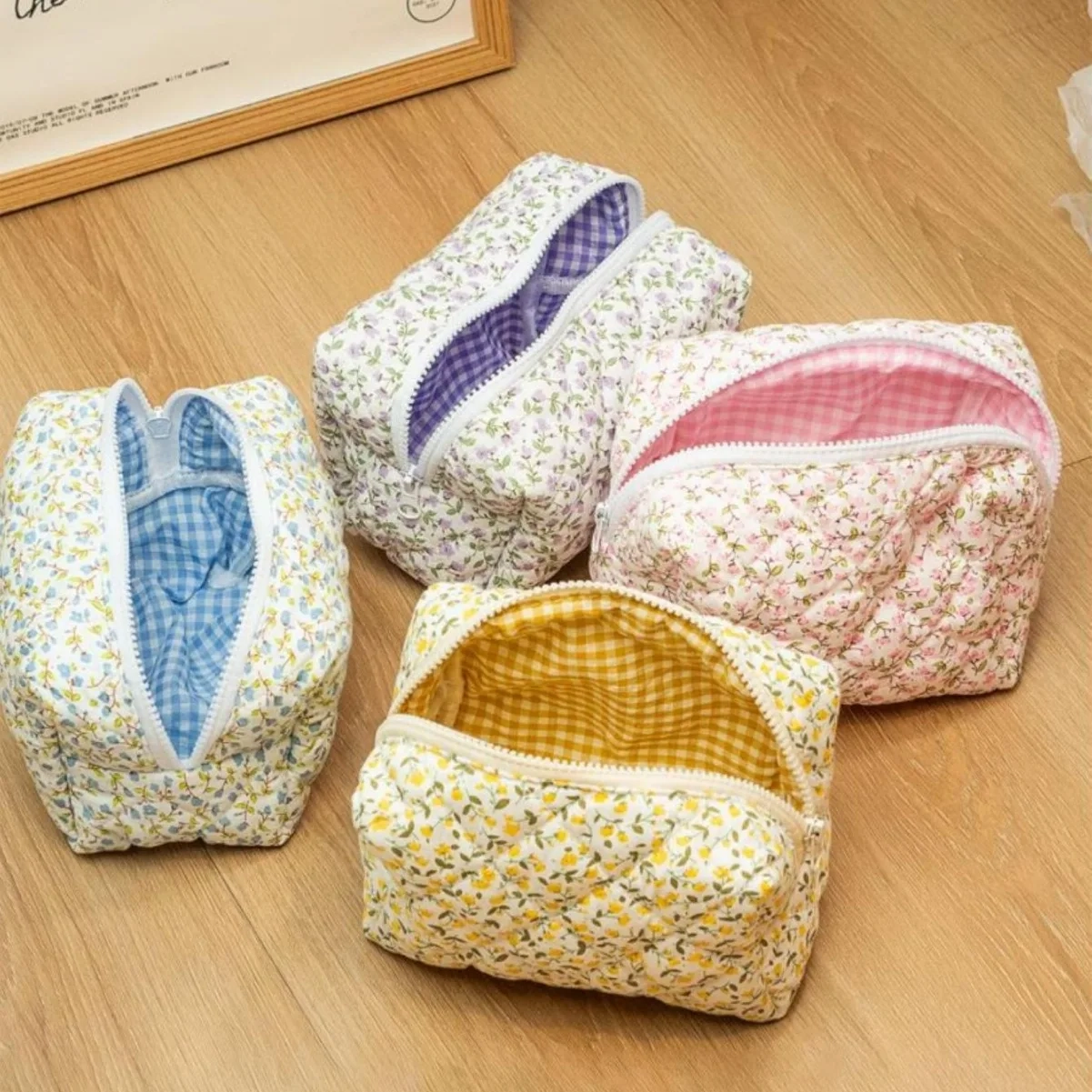 Quilted Floral Large Capacity Toiletry Bag - Image 2